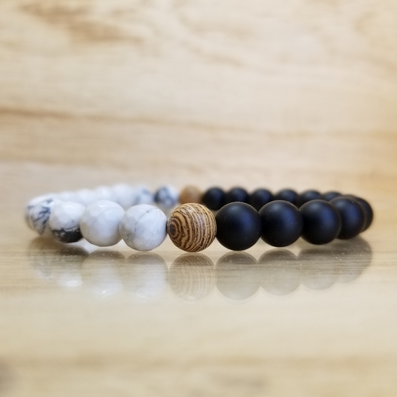 Vicky Beeds Other - Howlite & Black Onyx Beaded Stretch Bracelet